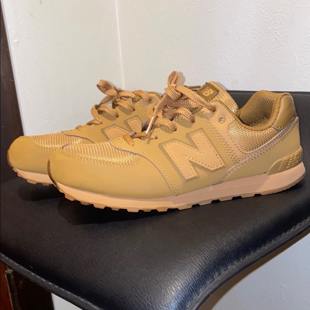 New Balance wheat Sneakers